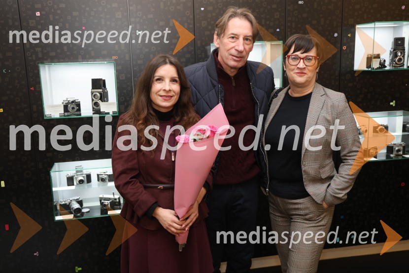  Jana Ujčič, novinarka;  ... ;  Lidija Divjak Mirnik, nekdanja poslanka DZ Republike SlovenijeOtvoritev fotografske razstave Ženske Maribora