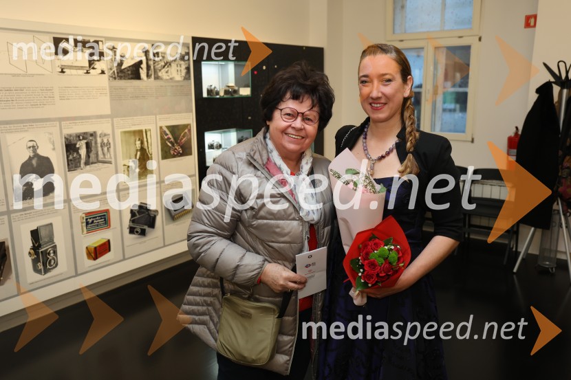 ... ;  Maja Modrinjak, FotografinjaOtvoritev fotografske razstave Ženske Maribora