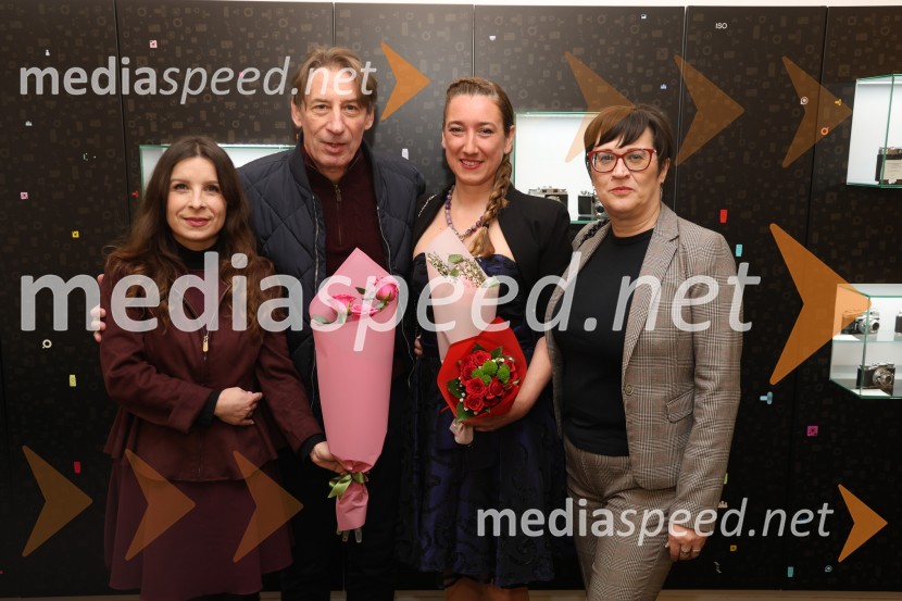  Jana Ujčič, novinarka;  ... ;  Maja Modrinjak, Fotografinja;  Lidija Divjak Mirnik, nekdanja poslanka DZ Republike SlovenijeOtvoritev fotografske razstave Ženske Maribora