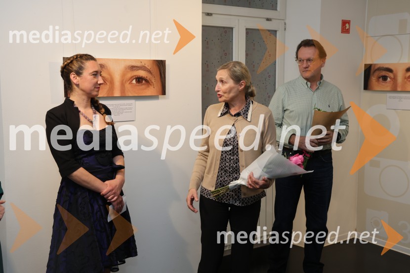  Maja Modrinjak, Fotografinja;  Simona Tripkovič, direktorica, Muzej narodne osvoboditve Maribor;  ... Otvoritev fotografske razstave Ženske Maribora