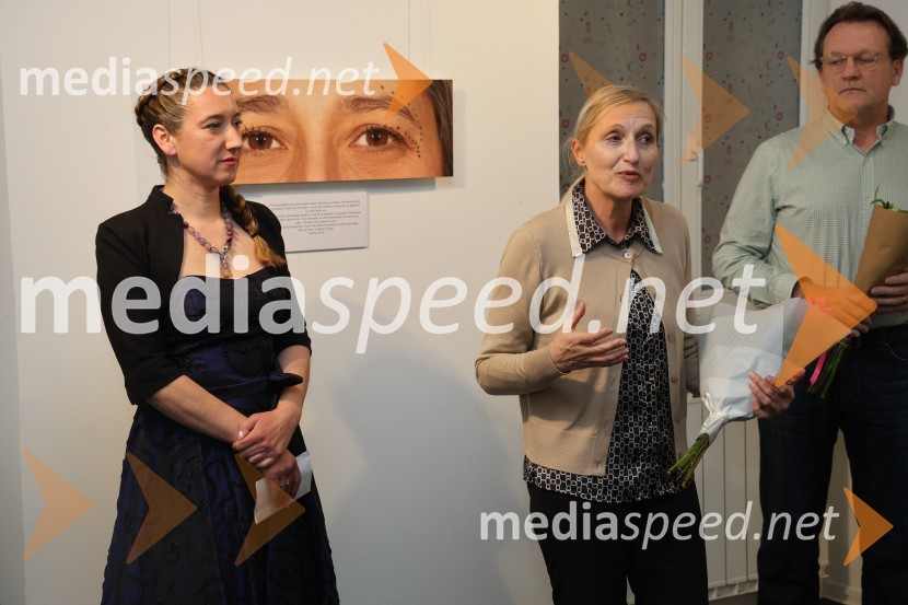  Maja Modrinjak, Fotografinja;  Simona Tripkovič, direktorica, Muzej narodne osvoboditve Maribor;  ... Otvoritev fotografske razstave Ženske Maribora