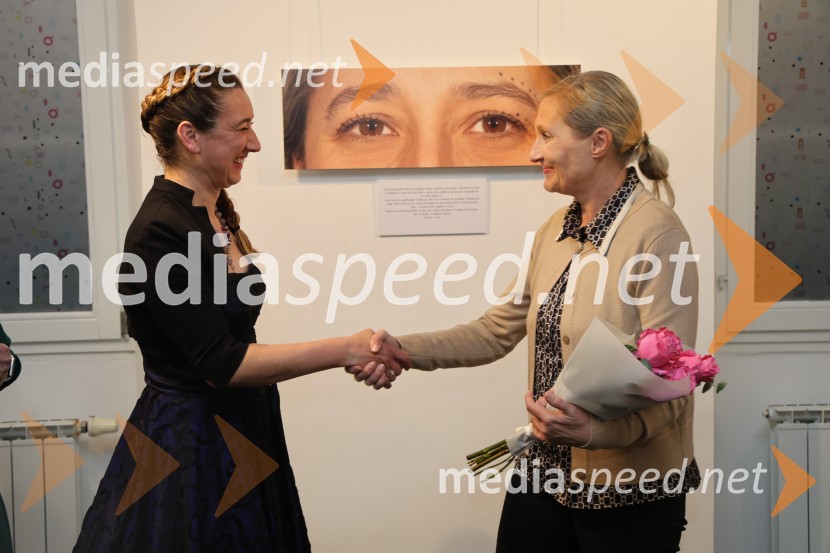  Maja Modrinjak, Fotografinja;  Simona Tripkovič, direktorica, Muzej narodne osvoboditve MariborOtvoritev fotografske razstave Ženske Maribora