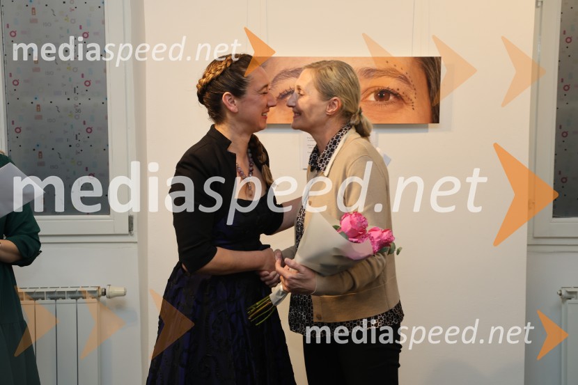  Maja Modrinjak, Fotografinja;  Simona Tripkovič, direktorica, Muzej narodne osvoboditve MariborOtvoritev fotografske razstave Ženske Maribora