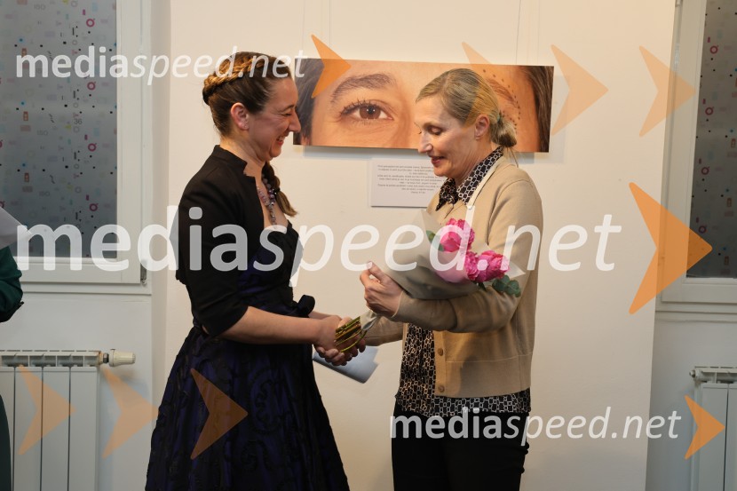  Maja Modrinjak, Fotografinja;  Simona Tripkovič, direktorica, Muzej narodne osvoboditve MariborOtvoritev fotografske razstave Ženske Maribora