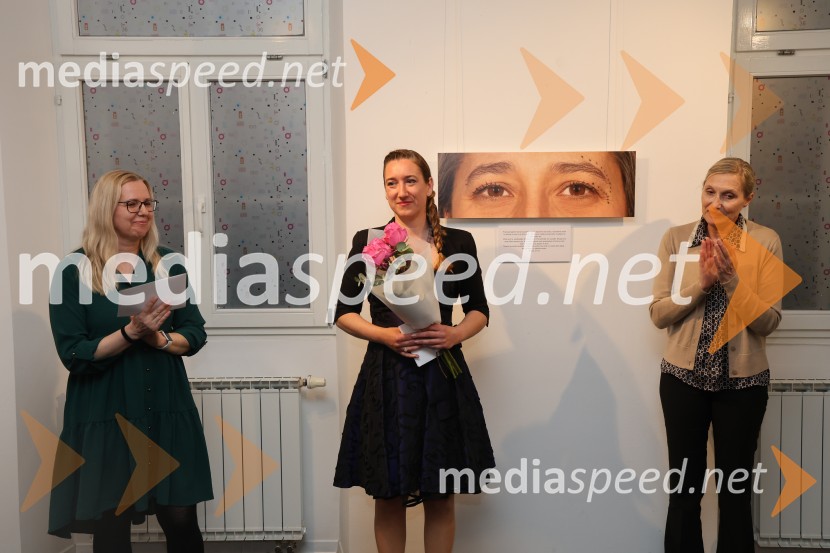  ... ;  Maja Modrinjak, fotografinja;  Simona Tripkovič, direktorica, Muzej narodne osvoboditve MariborOtvoritev fotografske razstave Ženske Maribora