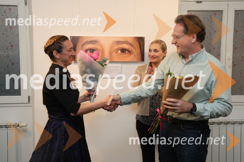  Maja Modrinjak, Fotografinja;  Simona Tripkovič, direktorica, Muzej narodne osvoboditve Maribor;  ... Otvoritev fotografske razstave Ženske Maribora