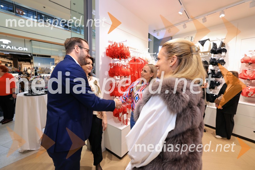  Tinkara Fortuna, skupina BepopLisca, otvoritev nove trgovine, Europark