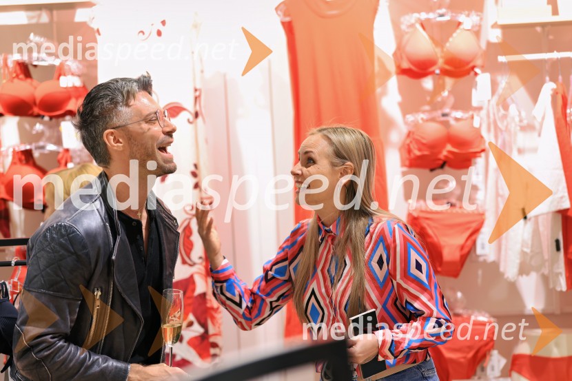  Tibor Golob, fotograf;  Tinkara Fortuna, skupina BepopLisca, otvoritev nove trgovine, Europark