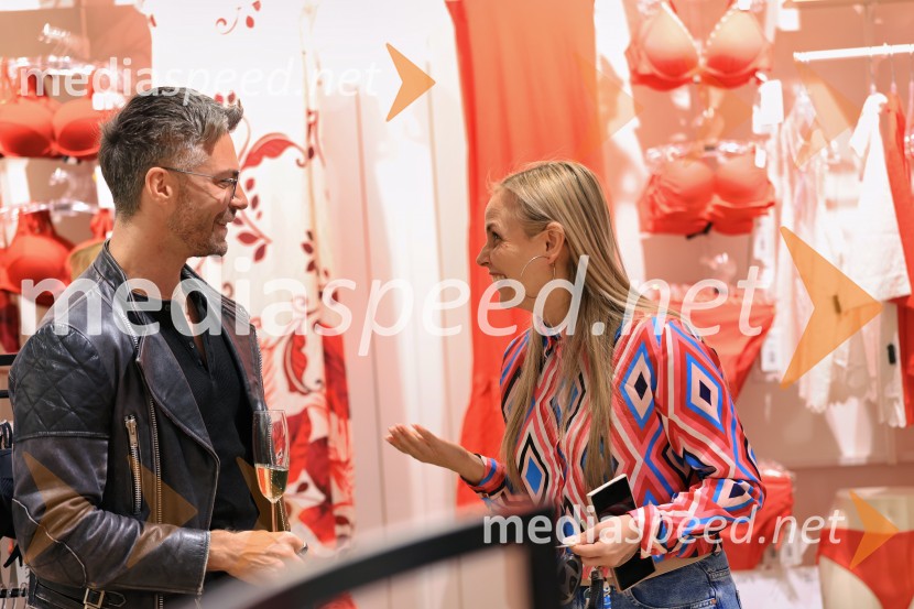  Daniel Frank, operni solist;  Tinkara Fortuna, skupina BepopLisca, otvoritev nove trgovine, Europark