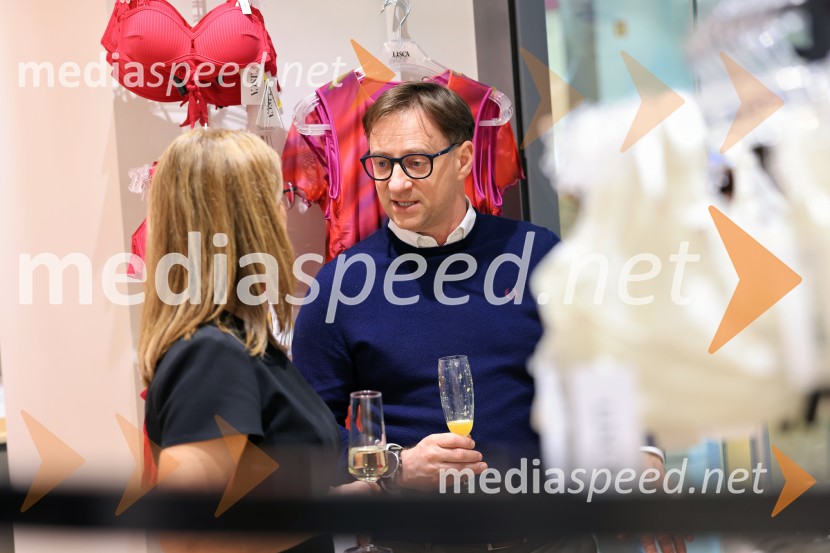  Primož Pirnat, igralecLisca, otvoritev nove trgovine, Europark