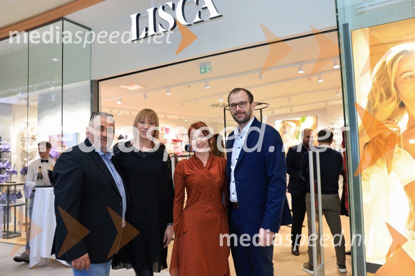  ... ;  ... ;  Nika Šoštarič, dramaturginjaLisca, otvoritev nove trgovine, Europark