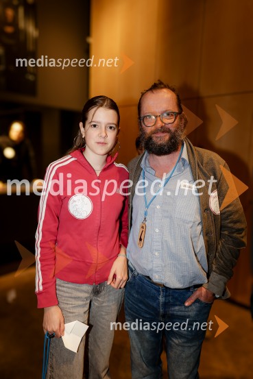 Kako preživeti apokalipso zombijev, premiera