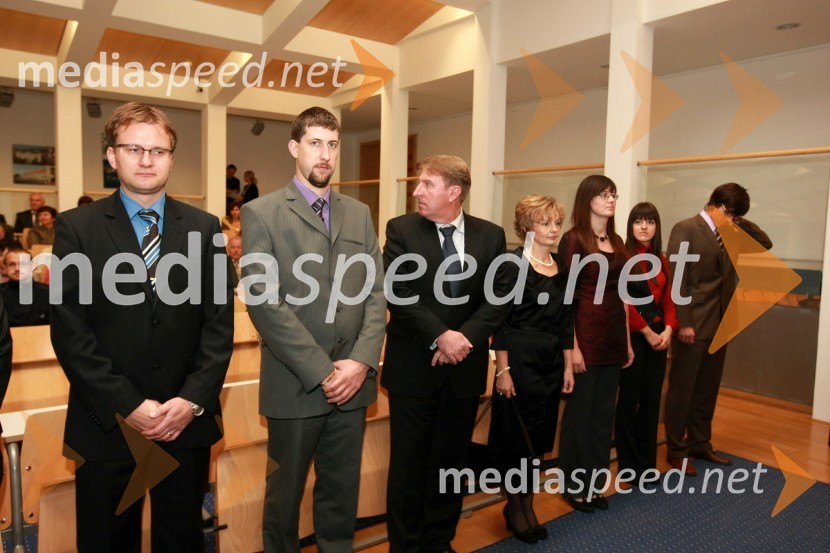 Dr. Danijel Grafenauer, Filozofska fakulteta Univerze v Mariboru, dr. Marcel Ropotar, Fakulteta za kemijo in kemijsko tehnologijo Univerze v Mariboru, dr. Davorin Kralj, Fakulteta za kemijo in kemijsko tehnologijo Univerze v Mariboru, dr. Breda Jesenšek Papež, Medicinska fakulteta Univerze v Mariboru, dr. Tadeja Kraner Šumenjak, Fakulteta za naravoslovje in matematiko Univerze v Mariboru, dr. Aleksandra Tepeh, Fakulteta za naravoslovje in matematiko Univerze v Mariboru in dr. Tomaž Žula, Fakulteta za gradbeništvo Univerze v MariboruUniverza v Mariboru: Promocija doktorjev znanosti, oktober 2009
