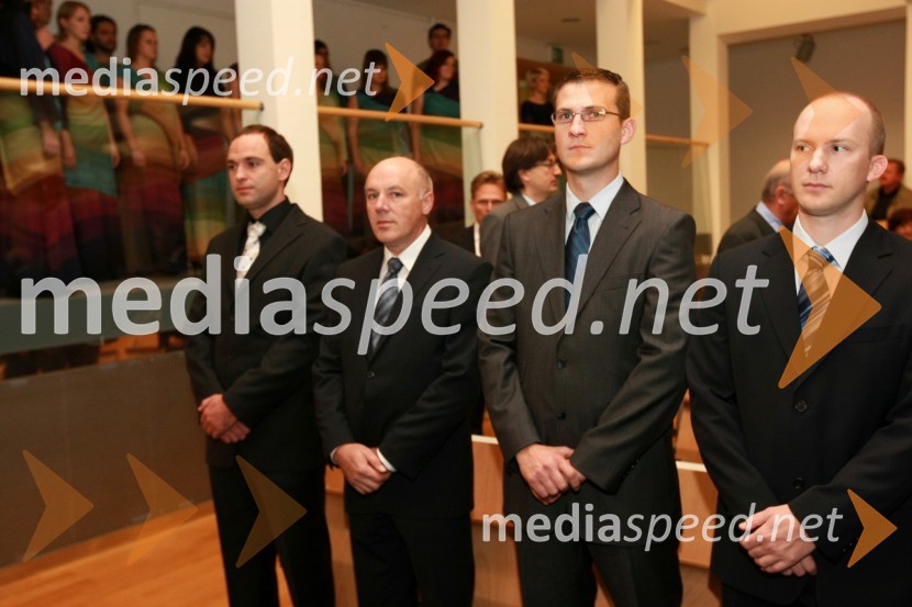 Dr. Matjaž Fras, dr. Zvonko Toroš, dr. Luka Pavlič in dr. Marko Kežmah, vsi Fakulteta za elektrotehniko, računalništvo in informatiko Univerze v MariboruUniverza v Mariboru: Promocija doktorjev znanosti, oktober 2009