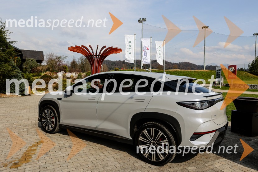 BYD hibrid, predstavitev