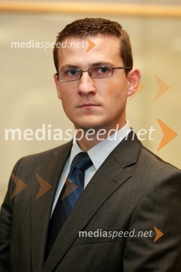 Dr. Luka Pavlič, Fakulteta za elektrotehniko, računalništvo in informatiko Univerze v MariboruUniverza v Mariboru: Promocija doktorjev znanosti, oktober 2009
