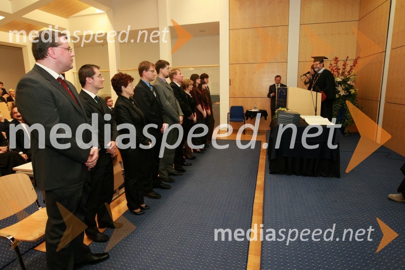 Prof. dr. Ivan Rozman, rektor Univerze v Mariboru ter novi doktorji znanosti Univerze v MariboruUniverza v Mariboru: Promocija doktorjev znanosti, oktober 2009