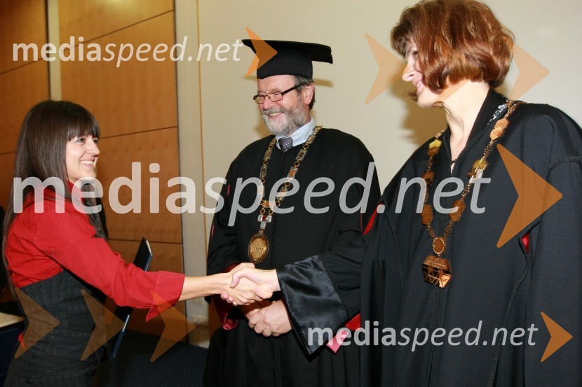 Dr. Aleksandra Tepeh, Fakulteta za naravoslovje in matematiko Univerze v Mariboru, prof. dr. Ivan Rozman, rektor Univerze v Mariboru in prof. dr. Nataša Vaupotič, dekanica Fakultete za naravoslovje in matematiko Univerze v MariboruUniverza v Mariboru: Promocija doktorjev znanosti, oktober 2009