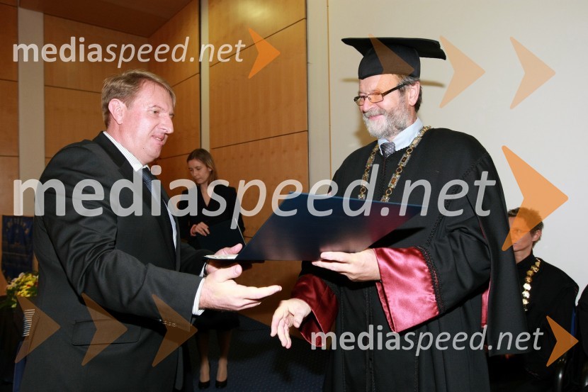 Dr. Davorin Kralj, Fakulteta za kemijo in kemijsko tehnologijo Univerze v Mariboru in prof. dr. Ivan Rozman, rektor Univerze v MariboruUniverza v Mariboru: Promocija doktorjev znanosti, oktober 2009