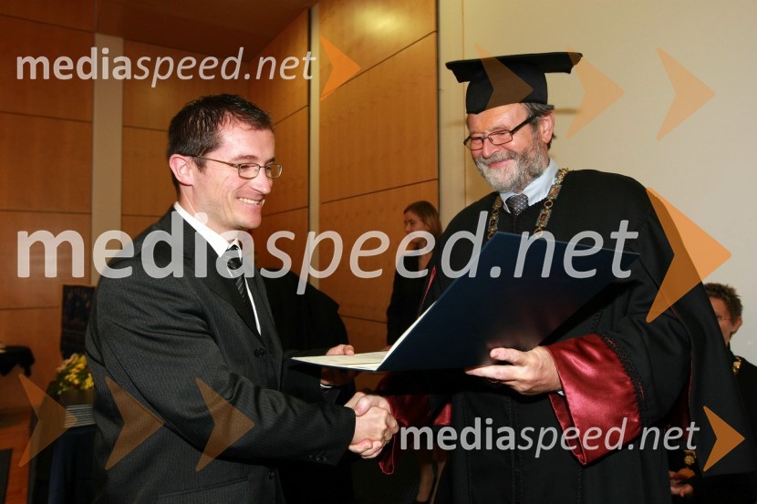 Dr. Tomaž Kostanjevec, Fakulteta za strojništvo Univerze v Mariboru in prof. dr. Ivan Rozman, rektor Univerze v MariboruUniverza v Mariboru: Promocija doktorjev znanosti, oktober 2009