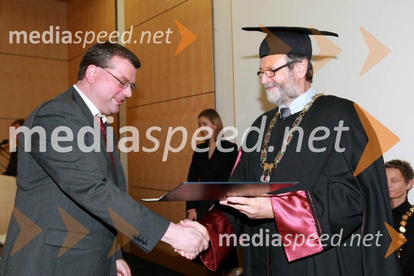 Dr. Andrej Gusel, Fakulteta za strojništvo Univerze v Mariboru in prof. dr. Ivan Rozman, rektor Univerze v MariboruUniverza v Mariboru: Promocija doktorjev znanosti, oktober 2009