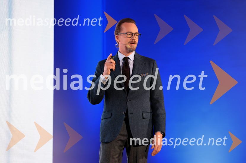  Jakob Petterssen, direktor zunanjega oblikovanja DeepalCHANGAN, predstavitev