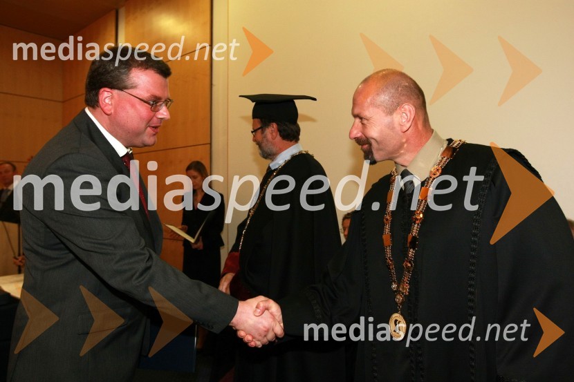 Dr. Andrej Gusel, Fakulteta za strojništvo Univerze v Mariboru in prof. dr. Niko Samec, dekan Fakultete za strojništvo Univerze v MariboruUniverza v Mariboru: Promocija doktorjev znanosti, oktober 2009