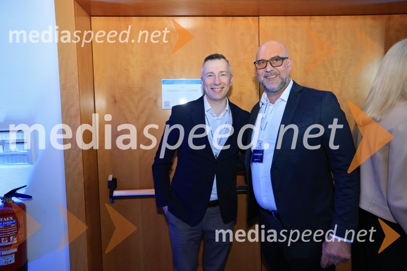  Dejan Stupar, Izvršni direktor avtomobilskega sektorja Skupine OMR;  Mitja Slamnik, vodja prodajeCHANGAN, predstavitev