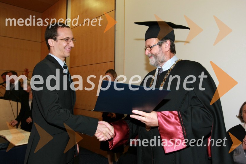 Dr. Niko Jezernik, Fakulteta za strojništvo Univerze v Mariboru in prof. dr. Ivan Rozman, rektor Univerze v MariboruUniverza v Mariboru: Promocija doktorjev znanosti, oktober 2009
