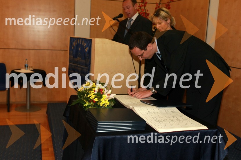 Dr. Niko Jezernik, Fakulteta za strojništvo Univerze v MariboruUniverza v Mariboru: Promocija doktorjev znanosti, oktober 2009