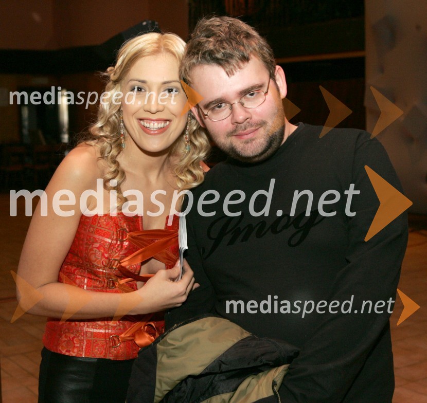 Janja Sodja, televizijska voditeljica in Alan Kavčič, namestnik odgovornega urednika revije MariborčanJanja Sodja, televizijska voditeljica