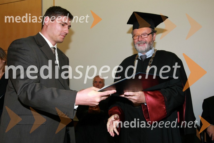 Dr. Božidar Bratina, Fakulteta za elektrotehniko, računalništvo in informatiko Univerze v Mariboru in prof. dr. Ivan Rozman, rektor Univerze v MariboruUniverza v Mariboru: Promocija doktorjev znanosti, oktober 2009