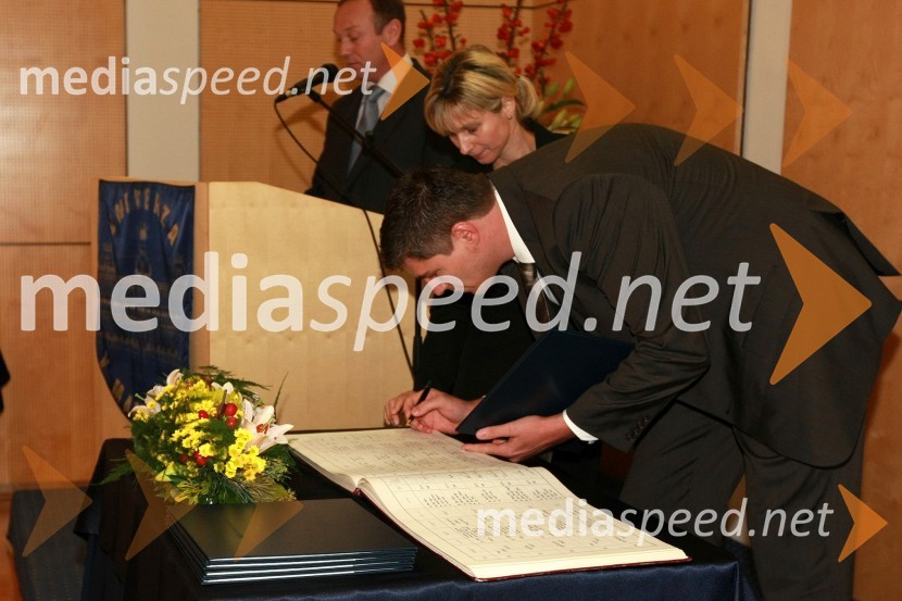 Dr. Božidar Bratina, Fakulteta za elektrotehniko, računalništvo in informatiko Univerze v MariboruUniverza v Mariboru: Promocija doktorjev znanosti, oktober 2009