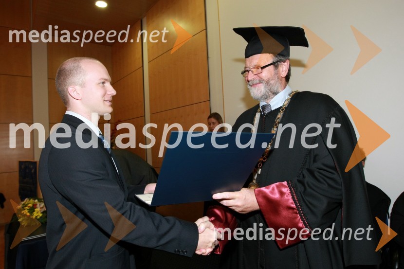 Dr. Marko Kežmah, Fakulteta za elektrotehniko, računalništvo in informatiko Univerze v Mariboru in prof. dr. Ivan Rozman, rektor Univerze v MariboruUniverza v Mariboru: Promocija doktorjev znanosti, oktober 2009