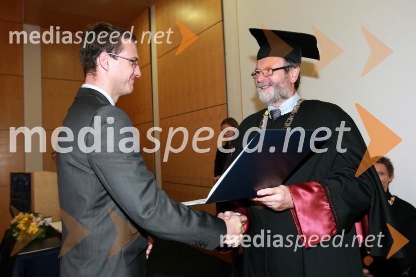 Dr. Luka Pavlič, Fakulteta za elektrotehniko, računalništvo in informatiko Univerze v Mariboru in prof. dr. Ivan Rozman, rektor Univerze v Mariboru  	 
	Univerza v Mariboru: Promocija doktorjev znanosti, oktober 2009