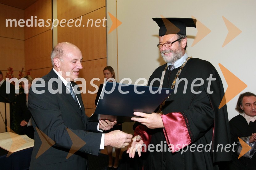 Dr. Zvonko Toroš, Fakulteta za elektrotehniko, računalništvo in informatiko Univerze v Mariboru in prof. dr. Ivan Rozman, rektor Univerze v MariboruUniverza v Mariboru: Promocija doktorjev znanosti, oktober 2009