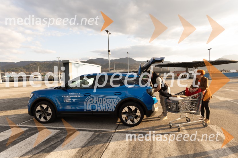 Filip Flisar v Citycentru Celje zarezal v Pohorsko šunko