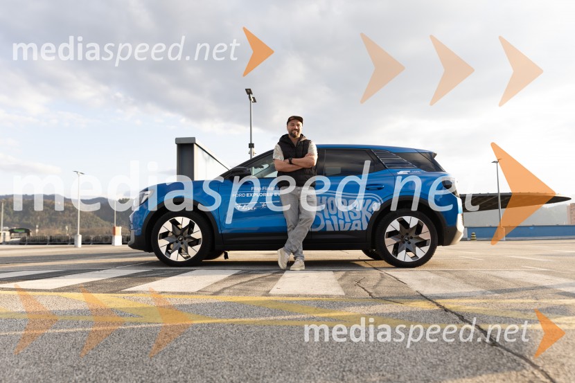 Filip Flisar v Citycentru Celje zarezal v Pohorsko šunko