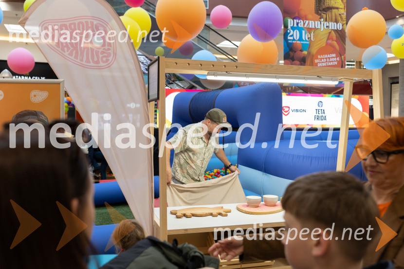 Filip Flisar v Citycentru Celje zarezal v Pohorsko šunko