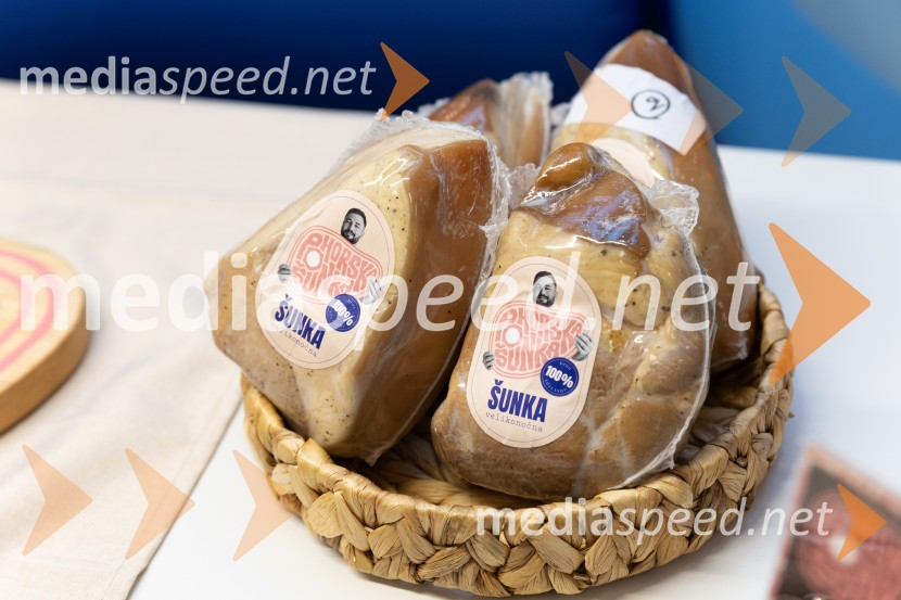 Filip Flisar v Citycentru Celje zarezal v Pohorsko šunko