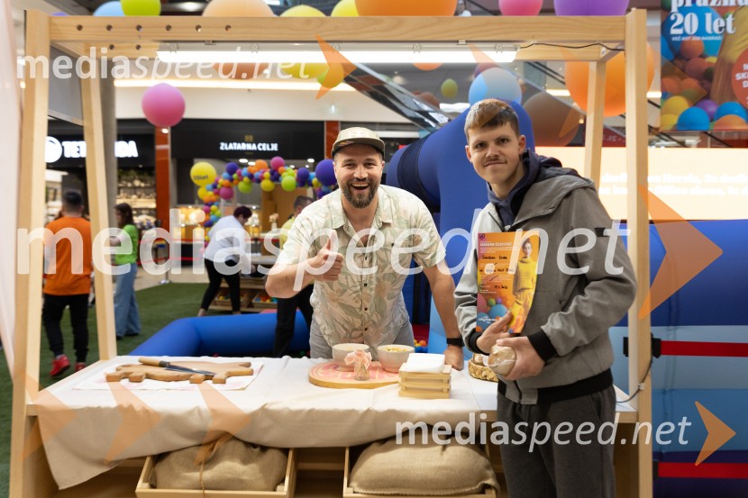 Filip Flisar v Citycentru Celje zarezal v Pohorsko šunko