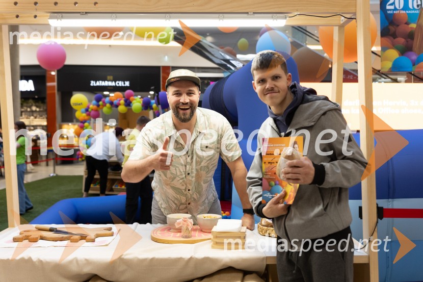 Filip Flisar v Citycentru Celje zarezal v Pohorsko šunko