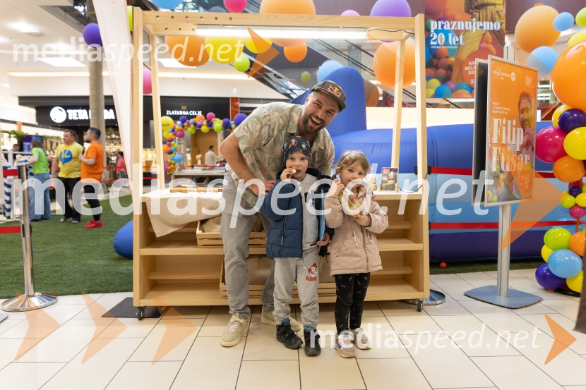 Filip Flisar v Citycentru Celje zarezal v Pohorsko šunko