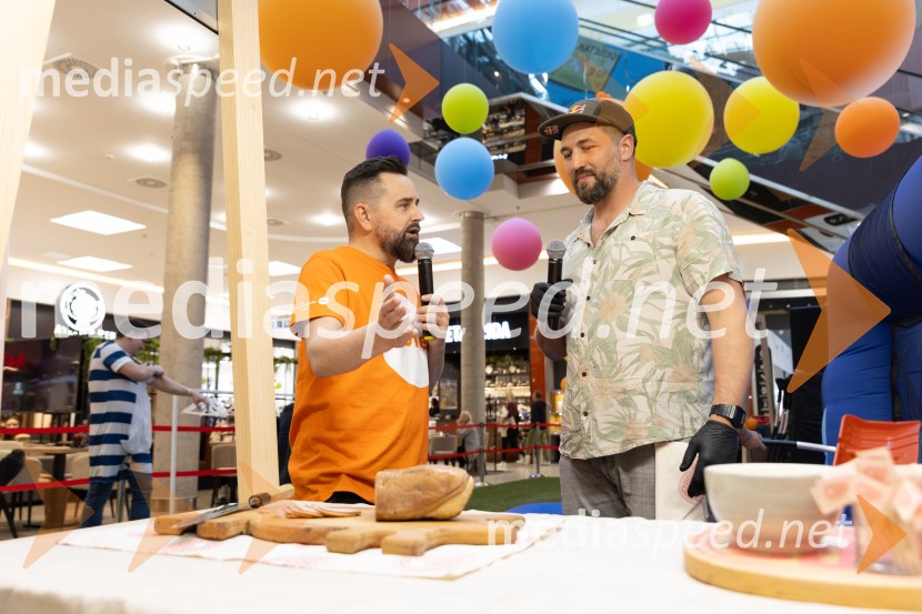 Filip Flisar v Citycentru Celje zarezal v Pohorsko šunko