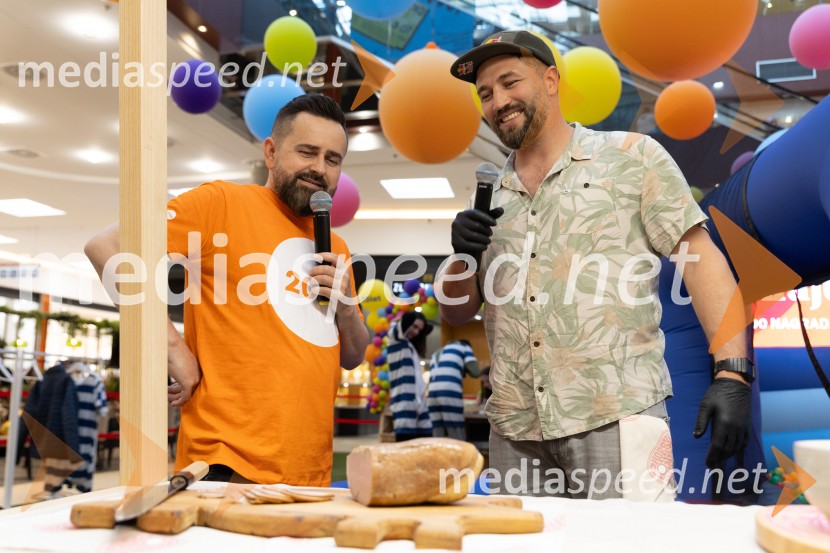 Filip Flisar v Citycentru Celje zarezal v Pohorsko šunko