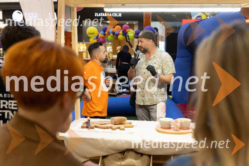 Filip Flisar v Citycentru Celje zarezal v Pohorsko šunko