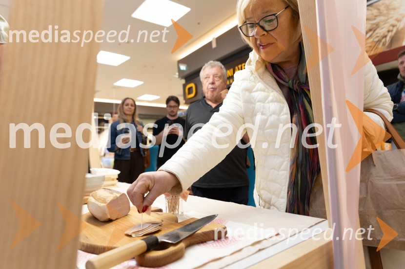 Filip Flisar v Citycentru Celje zarezal v Pohorsko šunko
