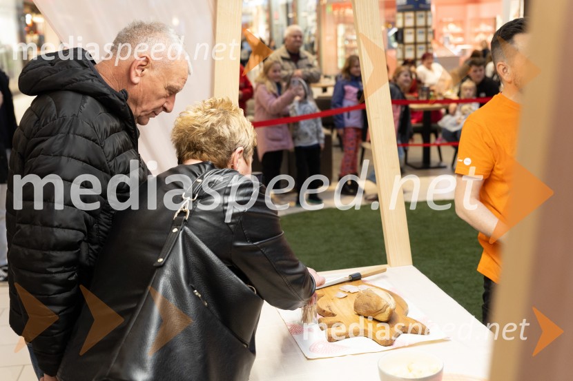 Filip Flisar v Citycentru Celje zarezal v Pohorsko šunko