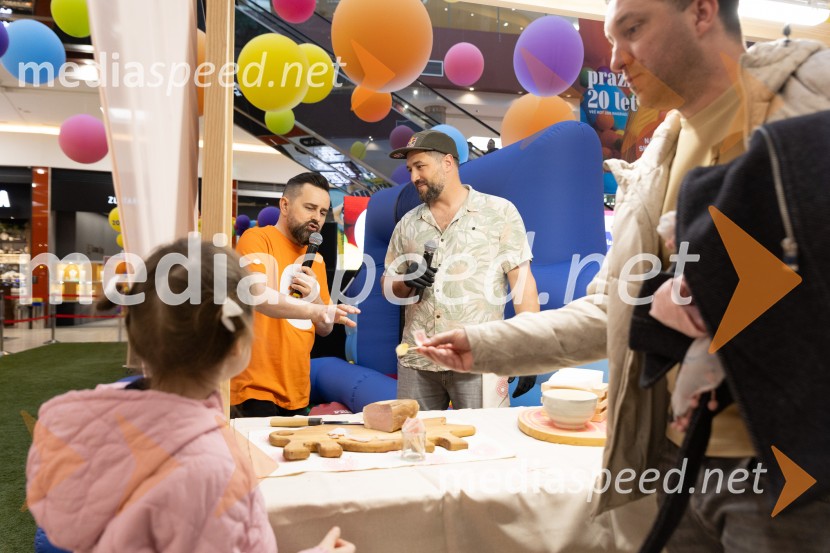 Filip Flisar v Citycentru Celje zarezal v Pohorsko šunko