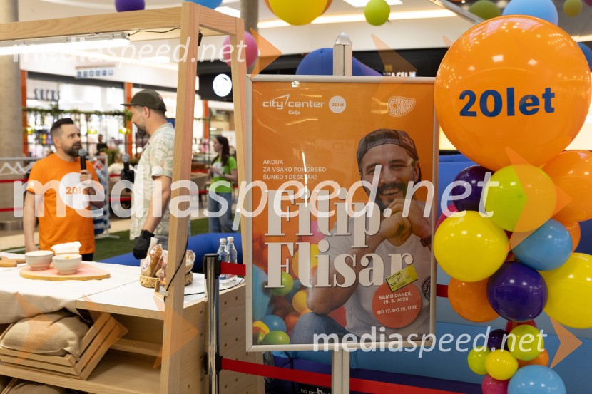 Filip Flisar v Citycentru Celje zarezal v Pohorsko šunko